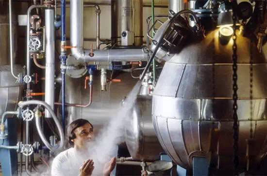 以“鼻"聞名的大牌調(diào)香師 以“鼻"聞名的大牌調(diào)香師