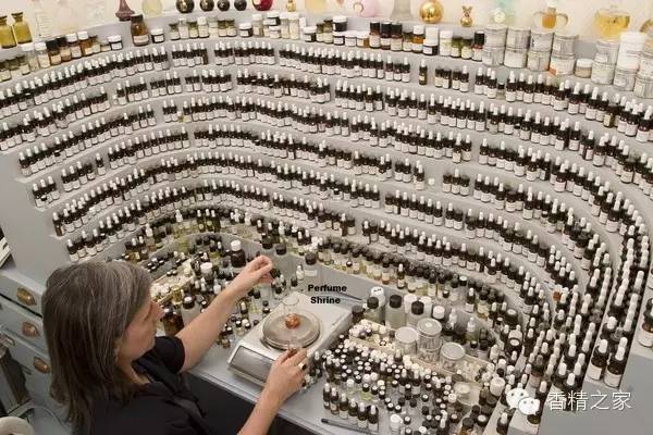 調(diào)香師工作臺(tái)的秘密 調(diào)香師工作臺(tái)的秘密