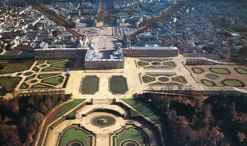 介紹幾所世界著名香水學(xué)校