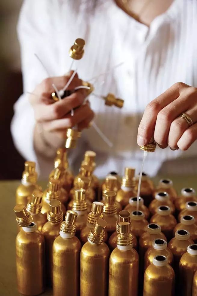 法國(guó)人有多愛用香水？拿破侖一天能用7瓶