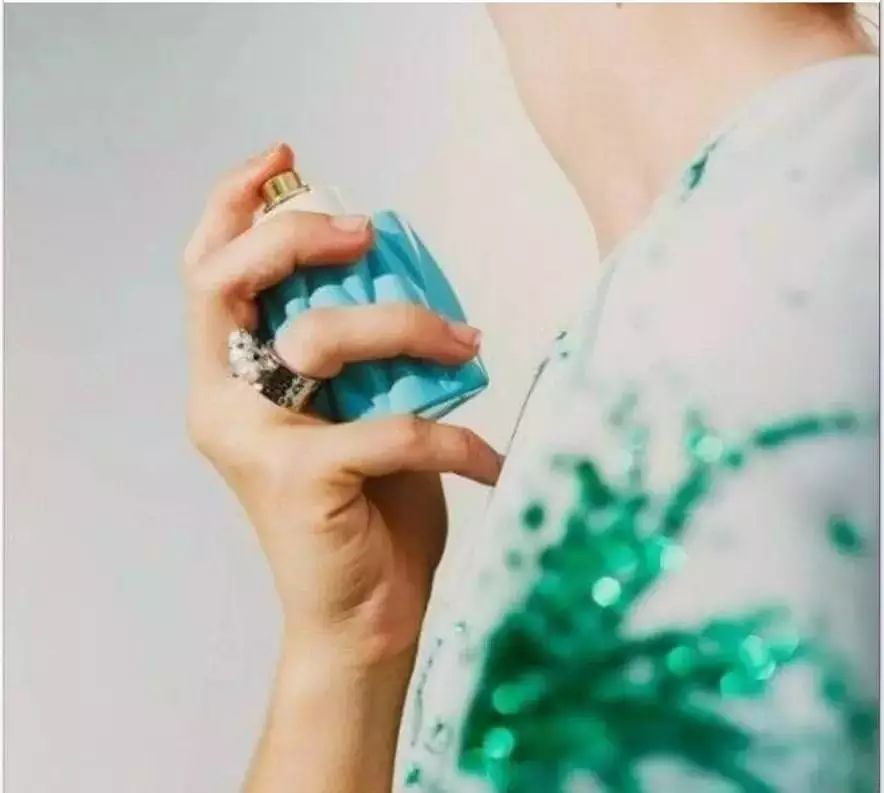 戀愛必備“發(fā)香噴霧”，即使逆風十里，依然“香氣”襲人